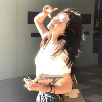 沙滩上的夏娃